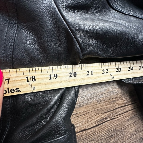 East 5th Black Leather Jacket Coat Timeless Design - Picture 6 of 8